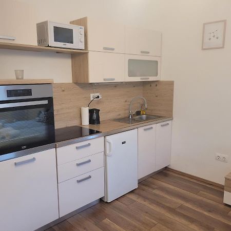 Rose Apartment Pecs Bagian luar foto