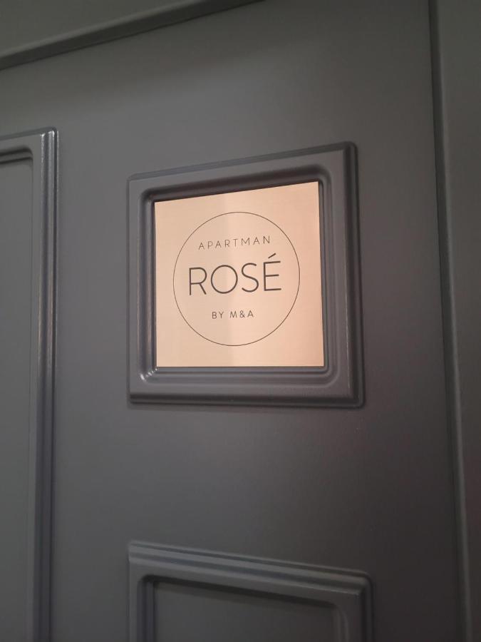 Rose Apartment Pecs Bagian luar foto